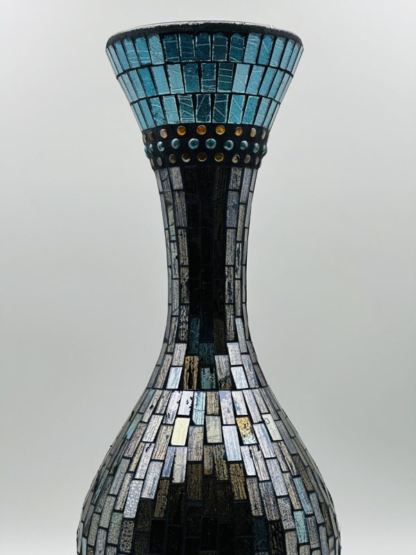 Black & Blue Mosaic Glass Vase – Elegant Handcrafted Décor - Image 3