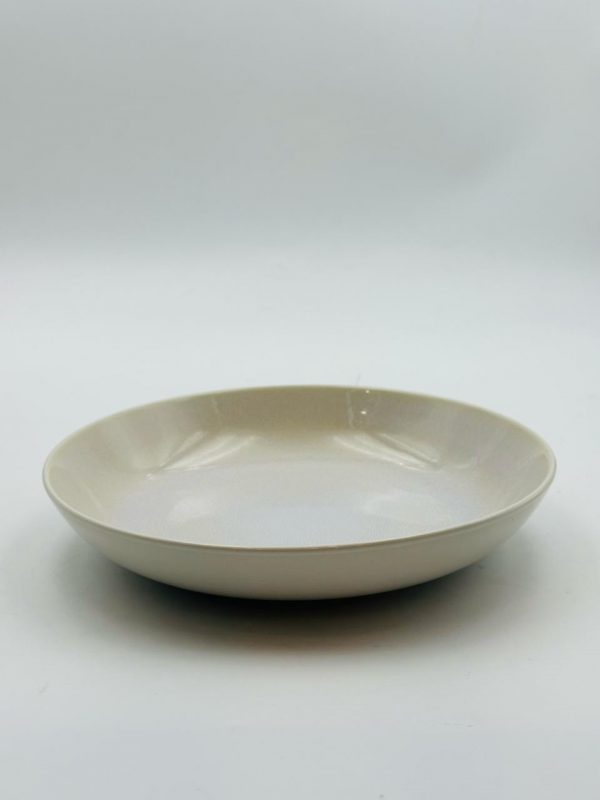 Minimalist Ceramic Plate – Ivory Finish