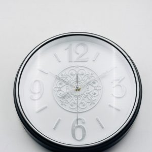 Elegant Silent Round Wall Clock – White & Black